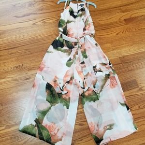 Girls floral jumpsuit, peach tropical print. SzM